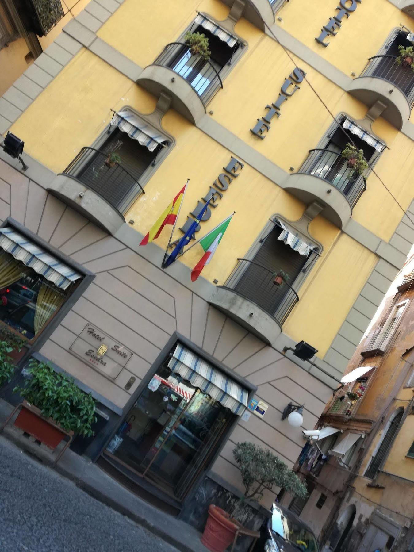 Ares Hotel Nápoles