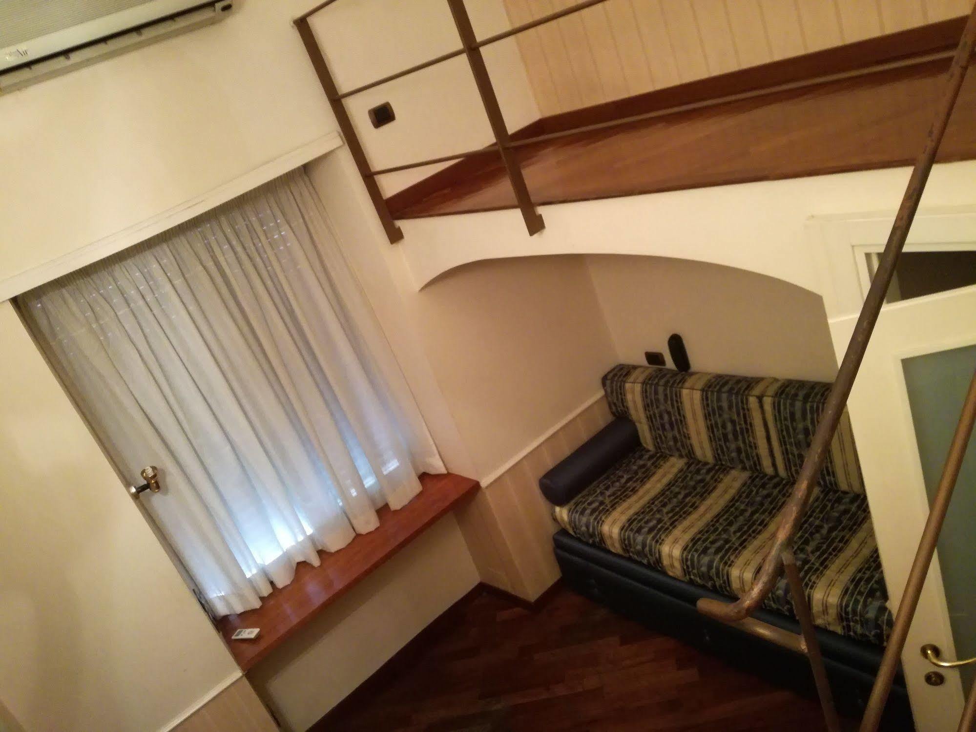 Ares Hotel Nápoles
