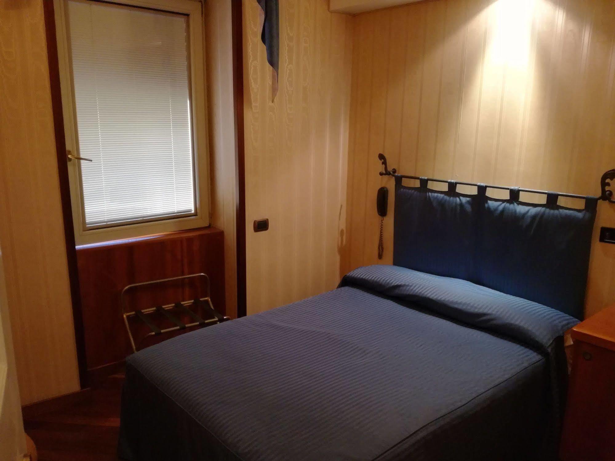 Ares Hotel Nápoles