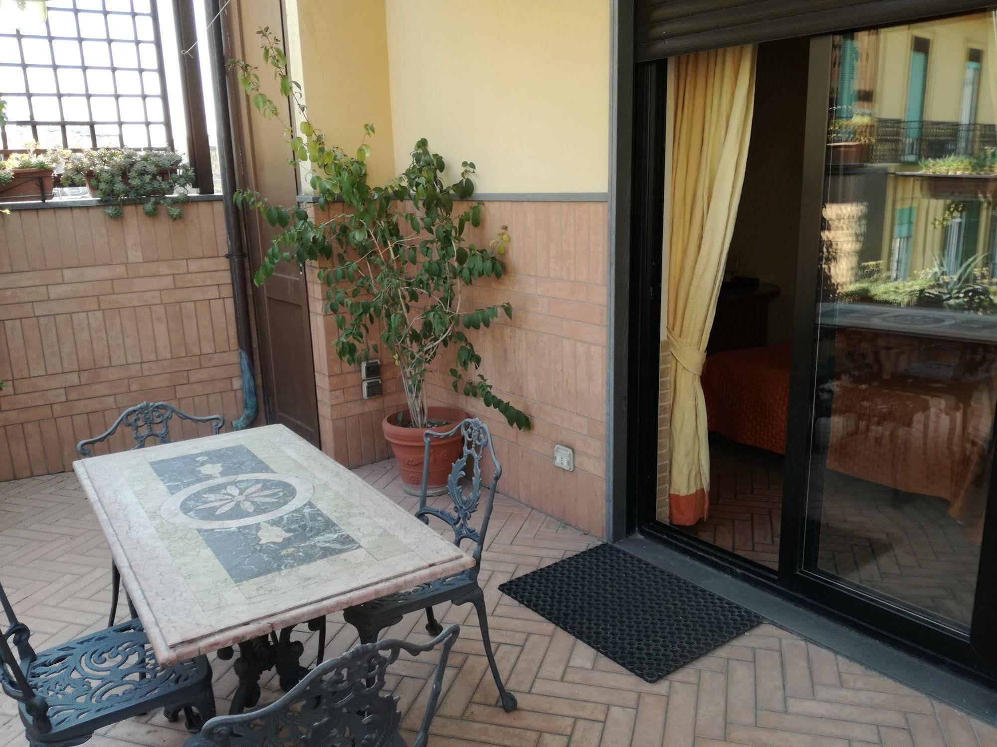 Ares Hotel Nápoles
