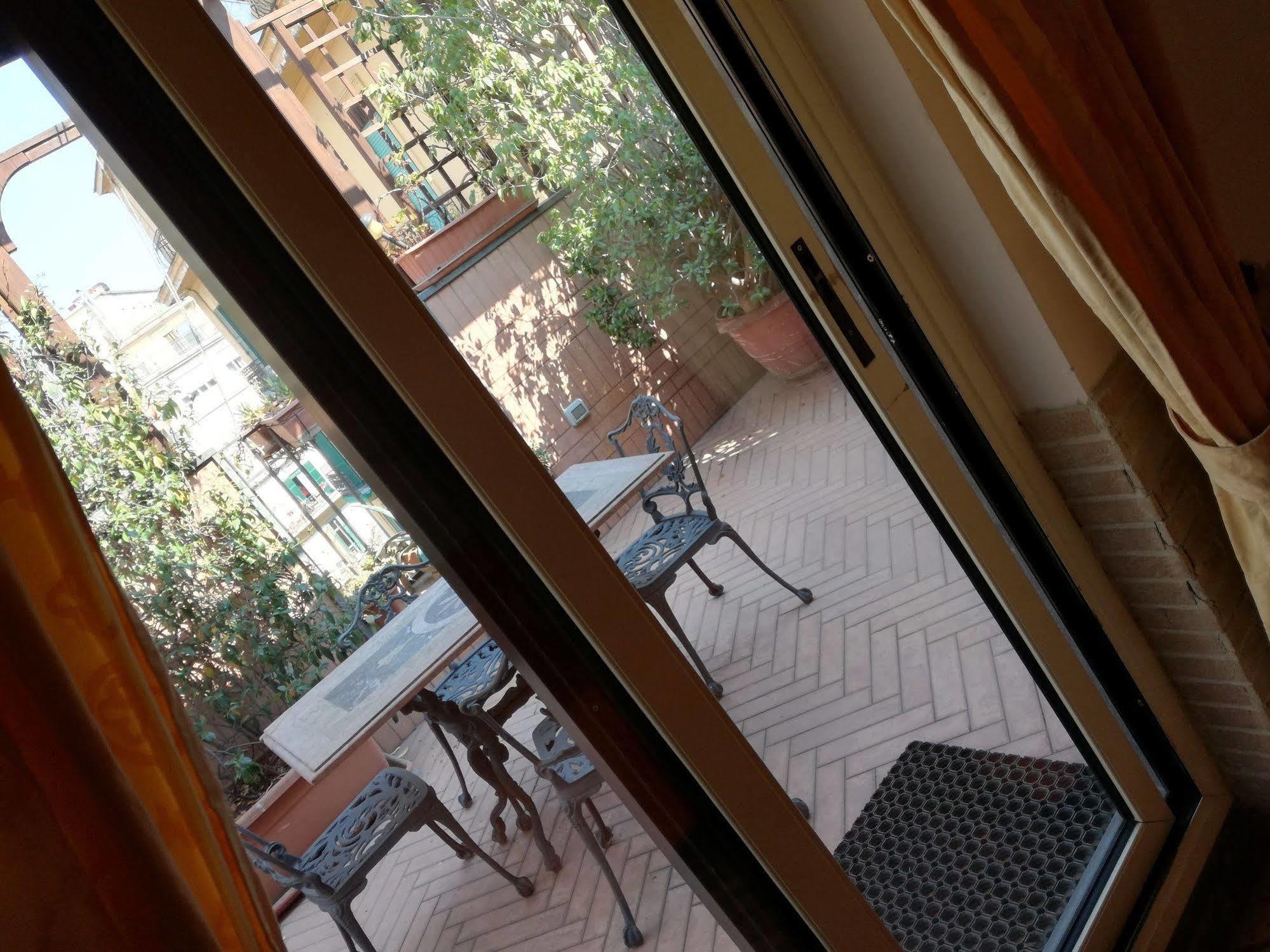 Ares Hotel Nápoles